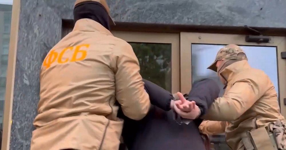 Iran triệt phá đường dây gián điệp, tàu chở dầu bị tấn công ngoài khơi UAE