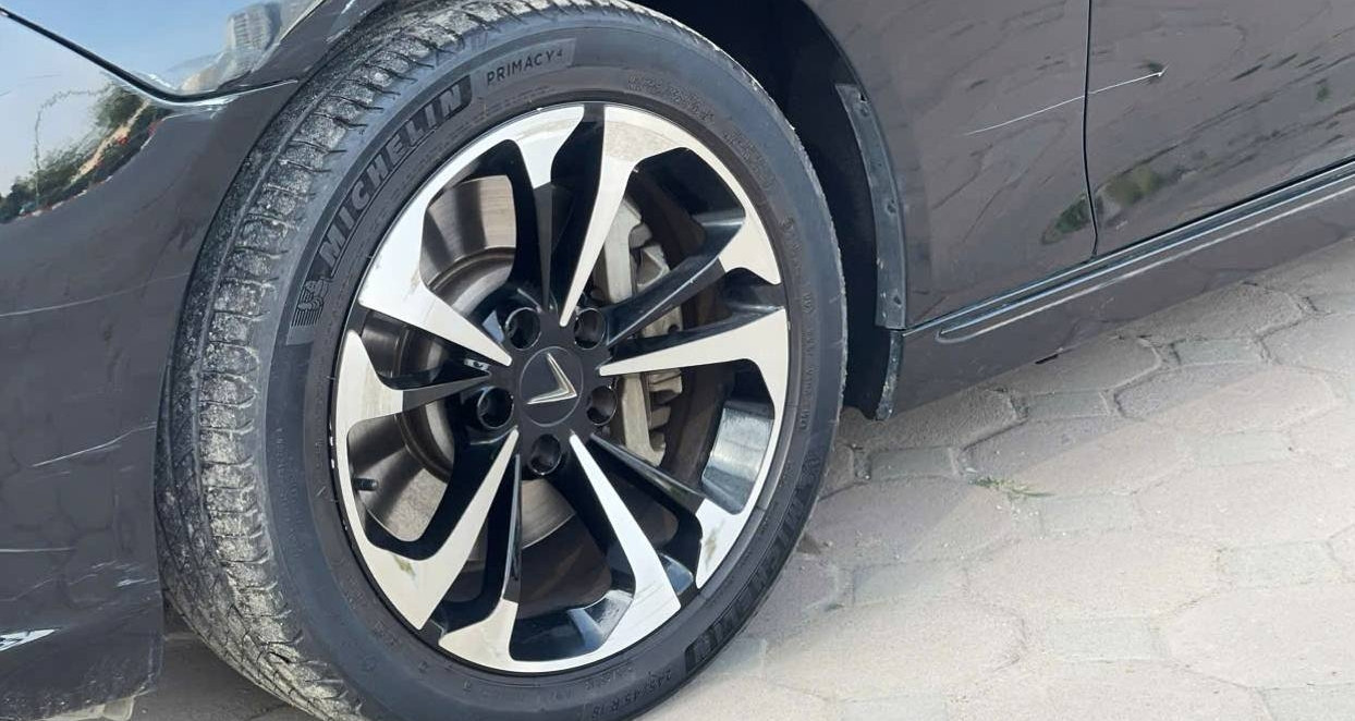 La-zăng ô tô trầy xước chi chít: Có nên bỏ ra vài triệu để phay lại cho đẹp?