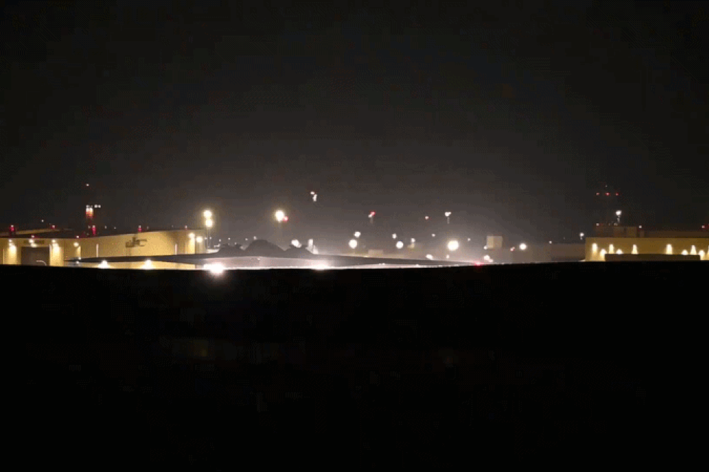 Mỹ điều động máy bay giá 2 tỷ USD tham gia ném bom Iran