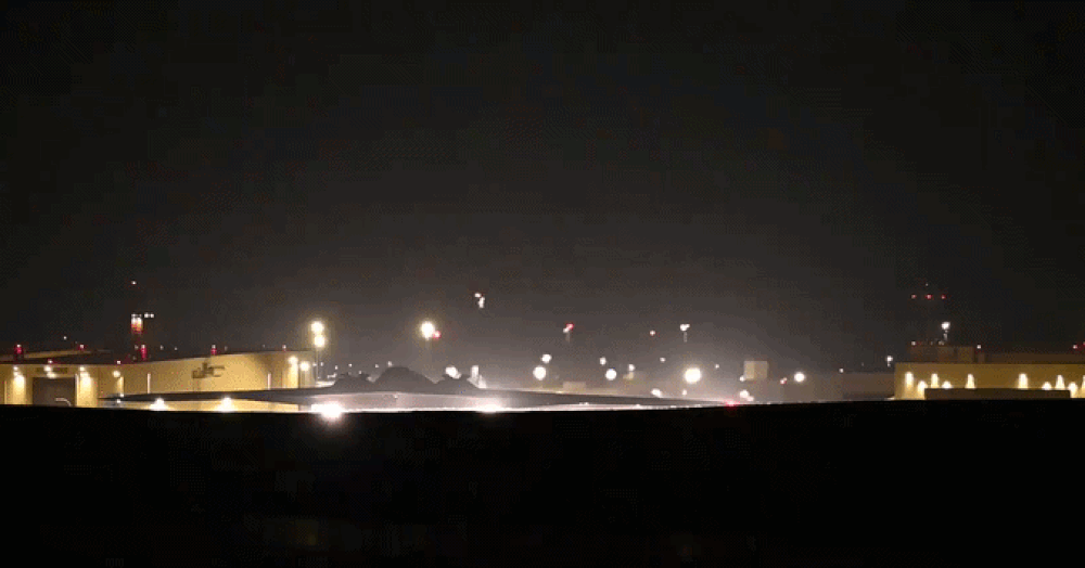 Mỹ điều động máy bay giá 2 tỷ USD tham gia ném bom Iran