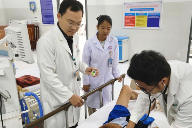 Người đàn ông đột quỵ khi đi du lịch, thuê trực thăng 300 triệu về TPHCM cấp cứu