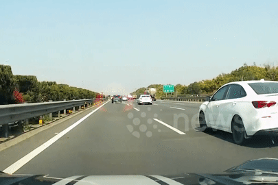  Ô tô con đột ngột tăng tốc, đâm hàng loạt phương tiện trên cao tốc 