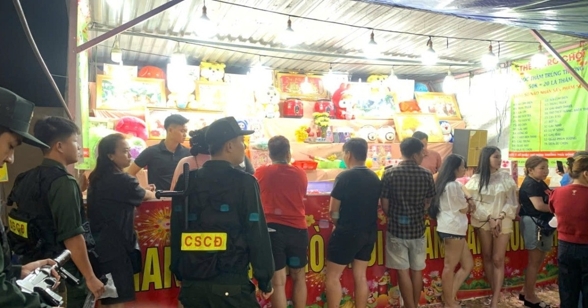 Phá đường dây lừa đảo bốc thăm trúng thưởng tại hội chợ Hương Trầm