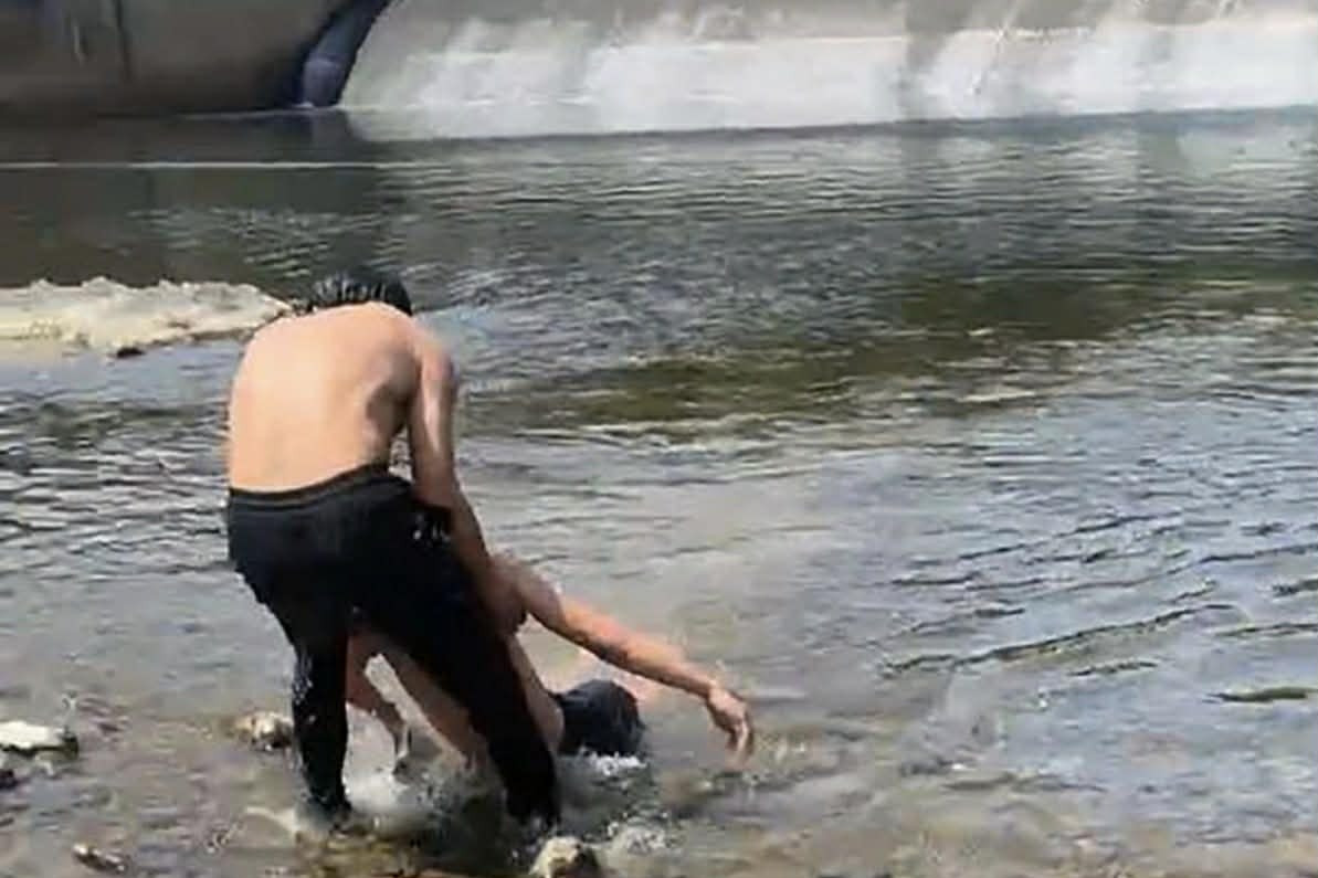 Thót tim cứu sống bé trai lớp 8 bị đuối nước