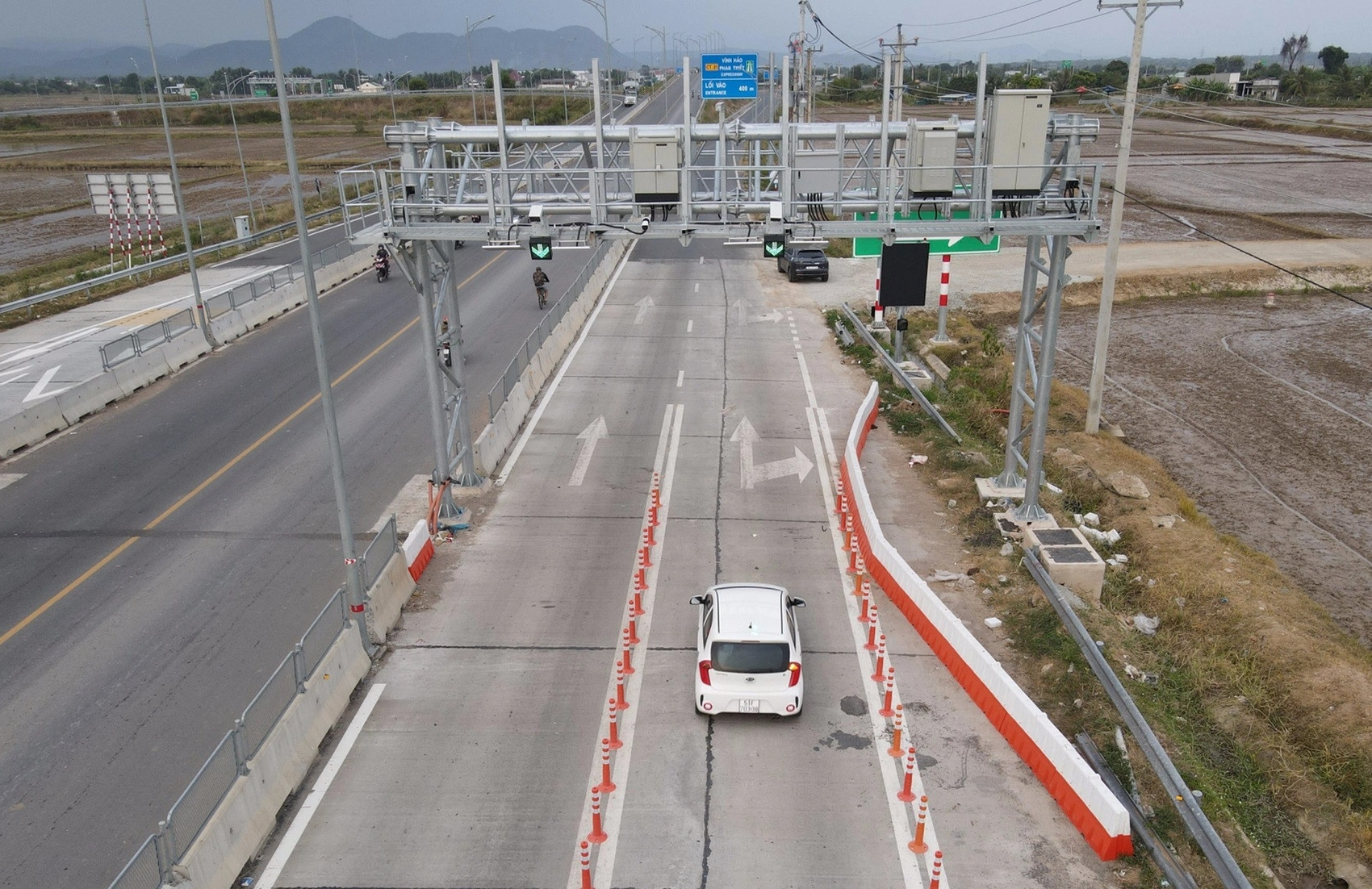 Ùn tắc tại trạm thu phí ETC đường cao tốc, Lâm Đồng kiến nghị xử lý dứt điểm