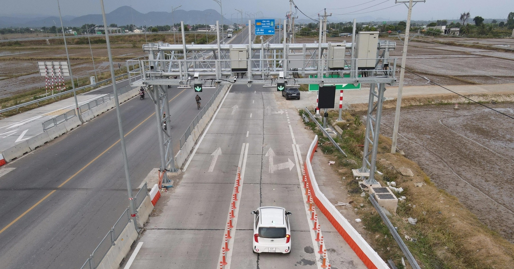 Ùn tắc tại trạm thu phí ETC đường cao tốc, Lâm Đồng kiến nghị xử lý dứt điểm