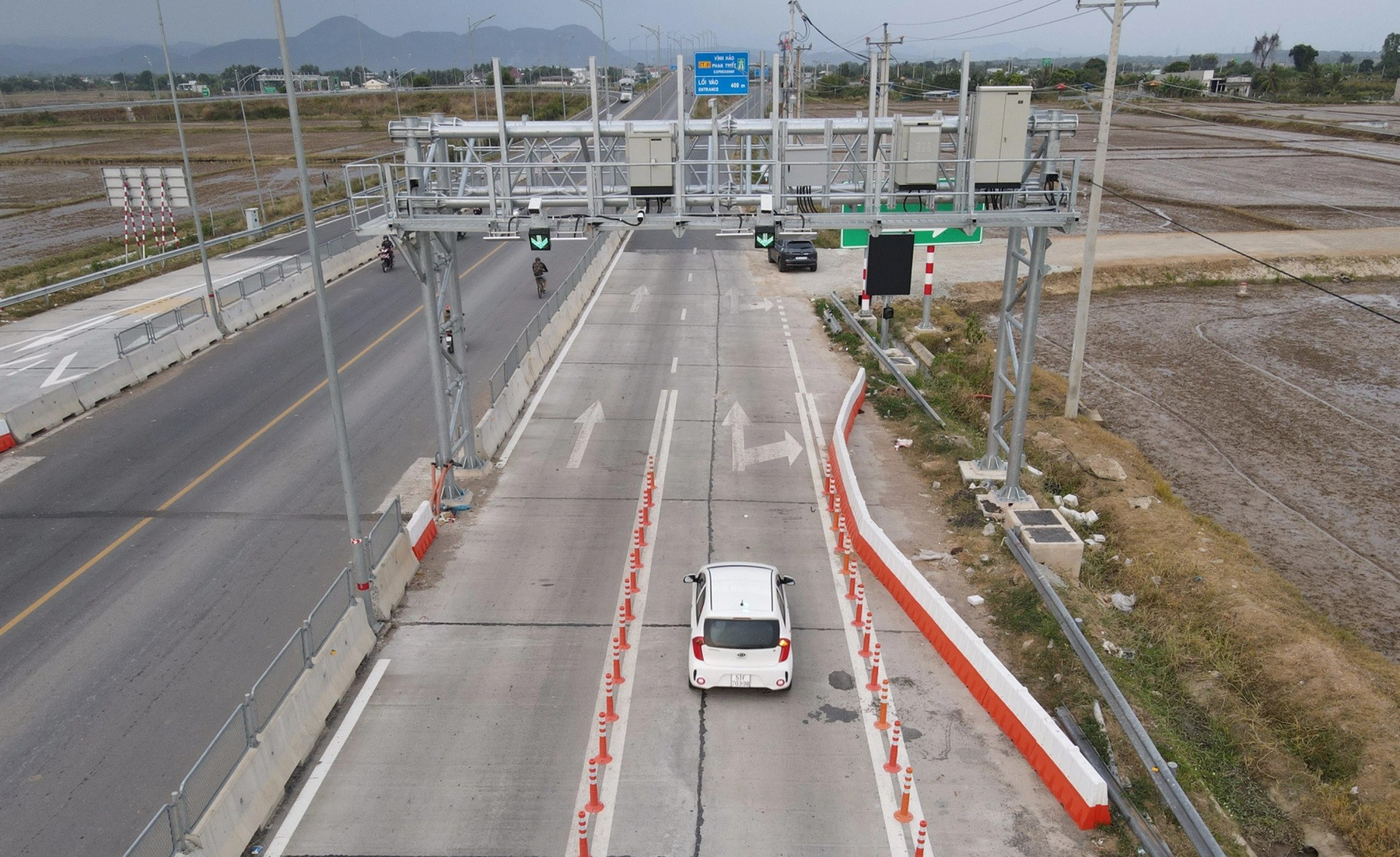 Ùn tắc tại trạm thu phí ETC, Lâm Đồng kiến nghị xử lý ngay trên 2 tuyến cao tốc.jpg