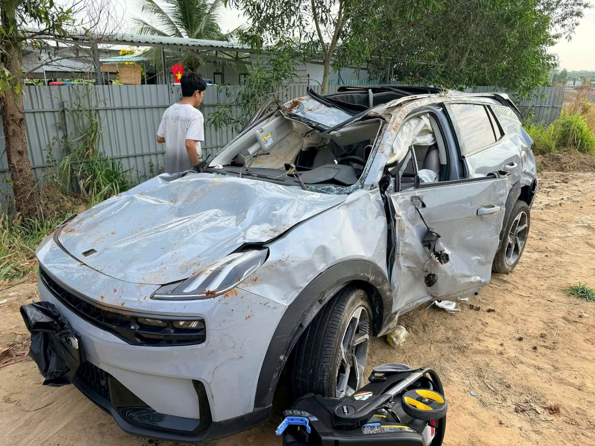 vu tai nan Lynk & Co.jpg