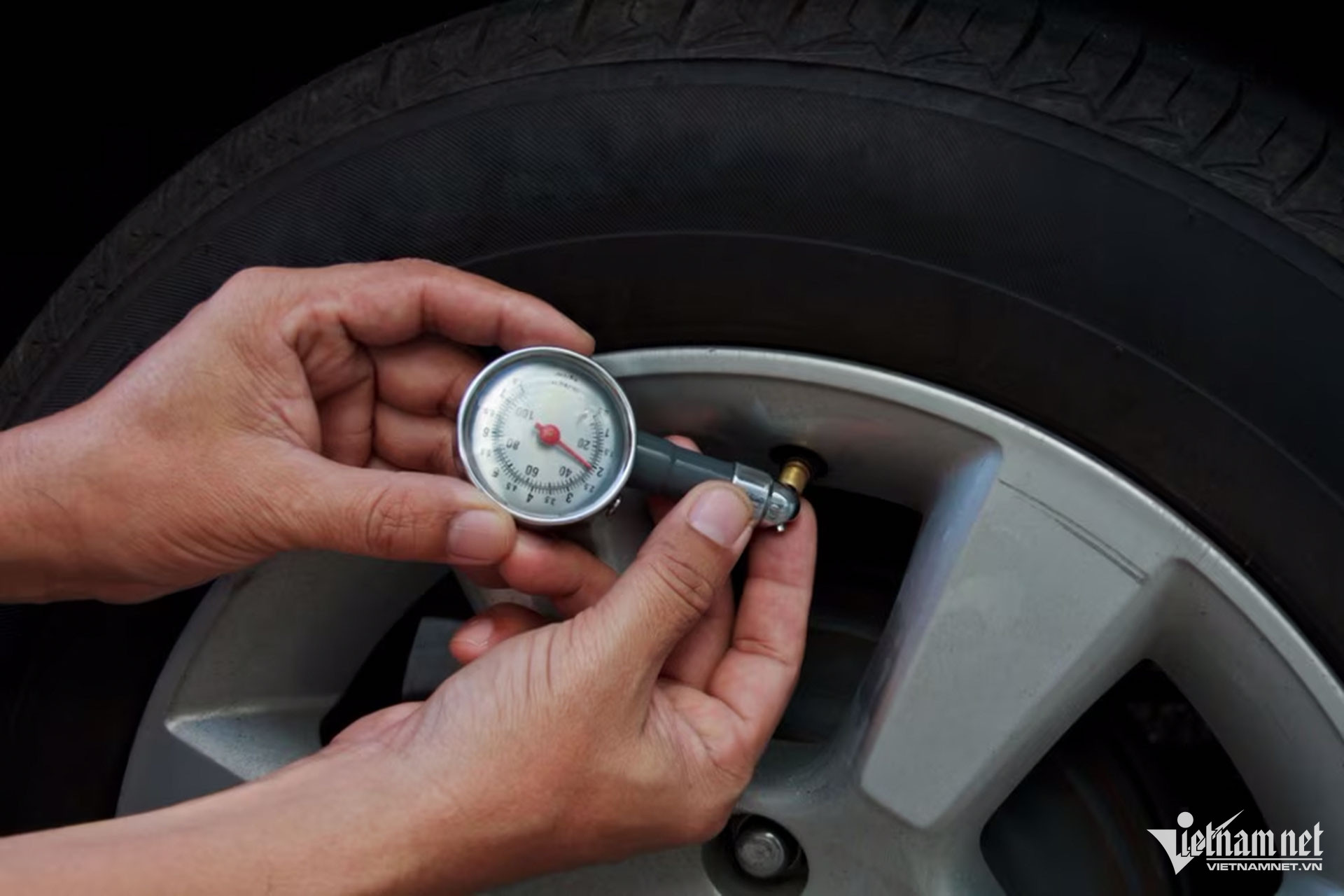 W-kiem tra ap suat lop thu cong.jpg