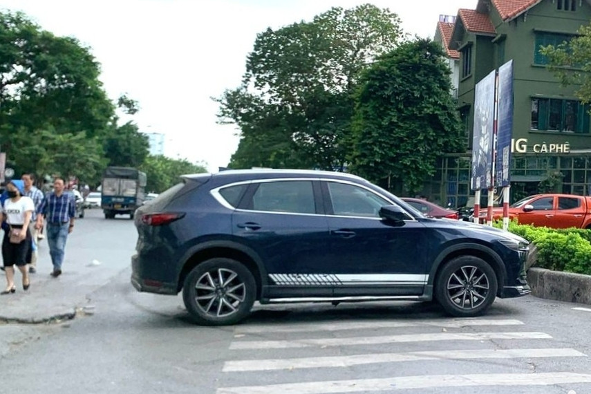 5 kiểu đỗ xe ô tô tưởng gọn gàng nhưng có thể bị CSGT phạt nặng