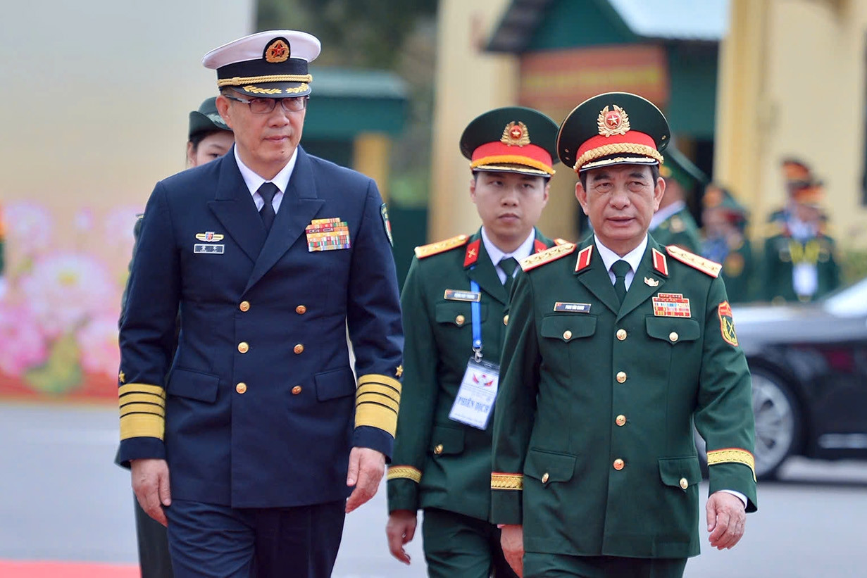 Bộ trưởng Quốc phòng Trung Quốc xem quân khuyển diễn tập bắt tội phạm ma túy