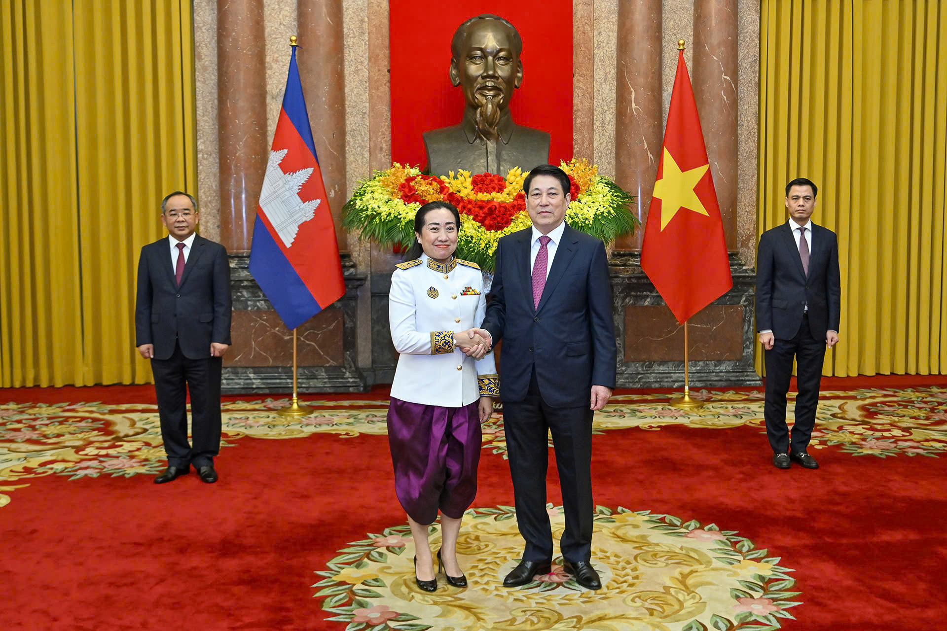 Campuchia Touch Pharat 7.jpg