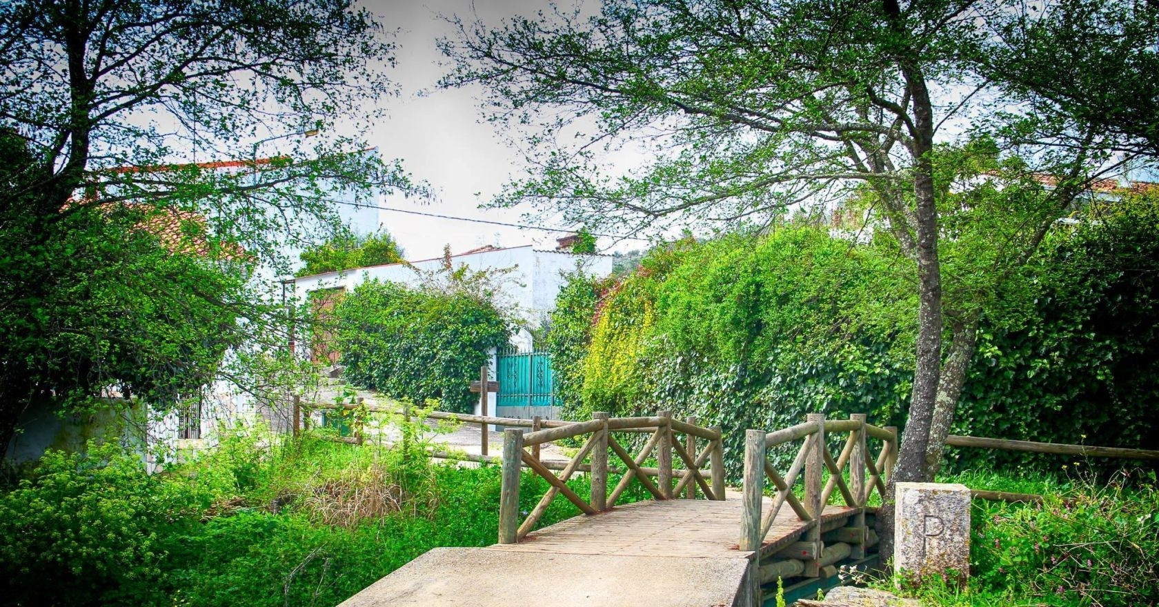 Cây cầu xuyên quốc gia nào ngắn nhất thế giới?