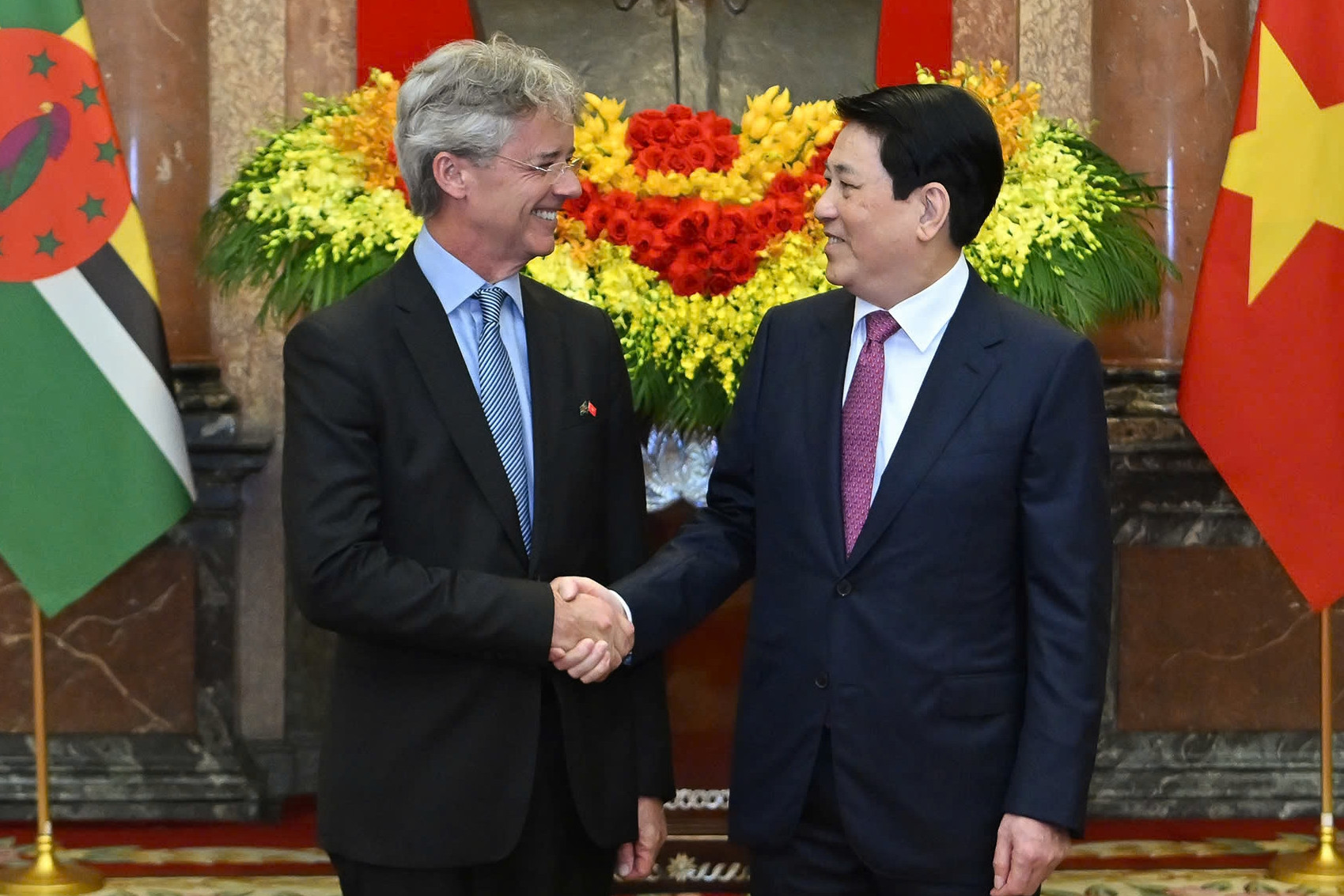 Chủ tịch nước Lương Cường tiếp đại sứ các nước trình quốc thư