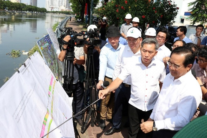 Chủ tịch TPHCM yêu cầu gộp gói thầu, đẩy nhanh dự án cầu đường Nguyễn Khoái