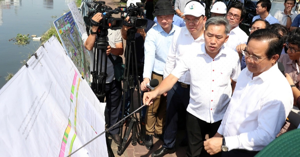 Chủ tịch TPHCM yêu cầu gộp gói thầu, đẩy nhanh dự án cầu đường Nguyễn Khoái