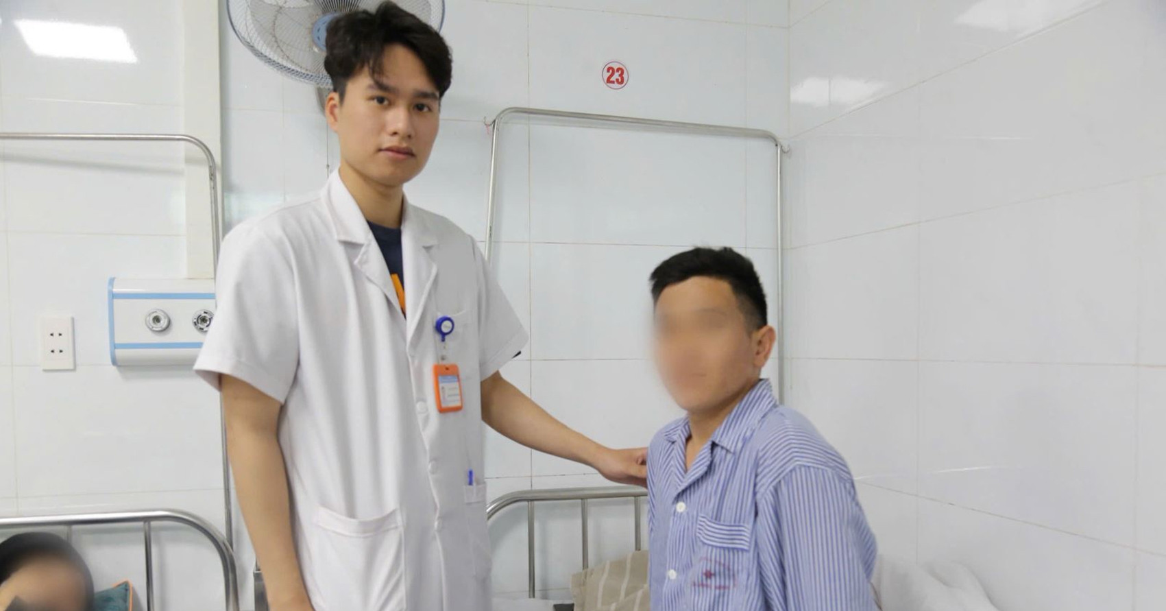 Cứu người đàn ông bị thanh sắt đập mạnh vào bẹn, suýt hoại tử chi