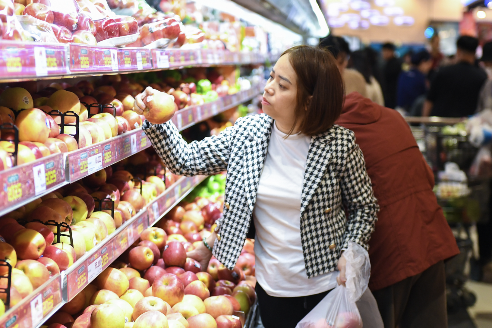 Giá xăng dầu đắt đỏ: Gói xôi sáng vơi đi, áp lực tăng giá lan rộng