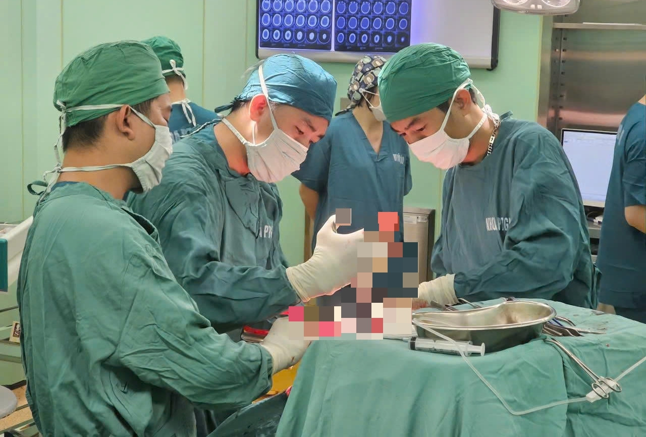 Hai bệnh viện phối hợp cứu người đàn ông chấn thương sọ não nặng