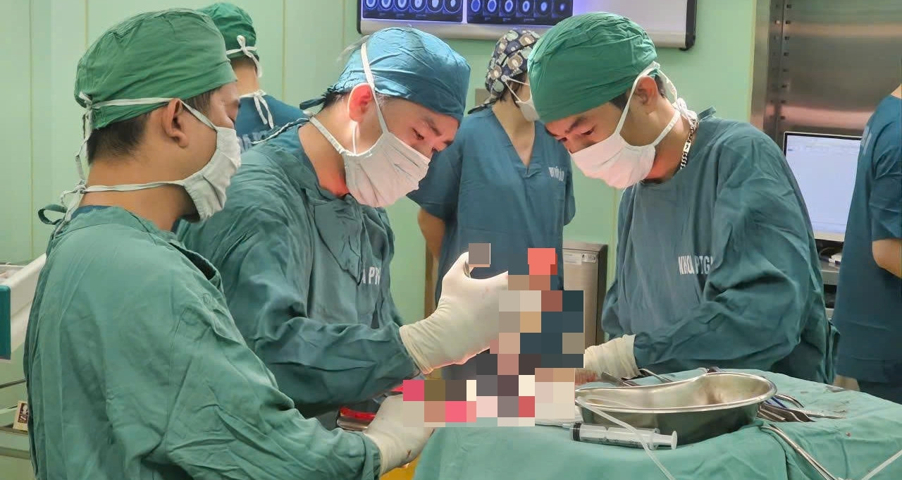 Hai bệnh viện phối hợp cứu người đàn ông chấn thương sọ não nặng