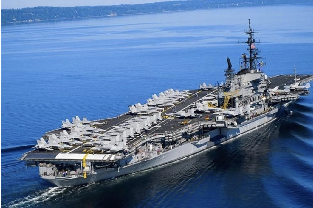  Iran tuyên bố tàu sân bay Mỹ phải rút lui do hỏa lực 