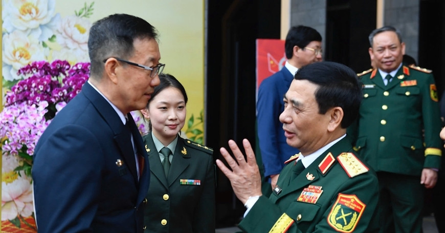 Lễ tiễn Thượng tướng Đổng Quân, Bộ trưởng Quốc phòng Trung Quốc tại cửa khẩu