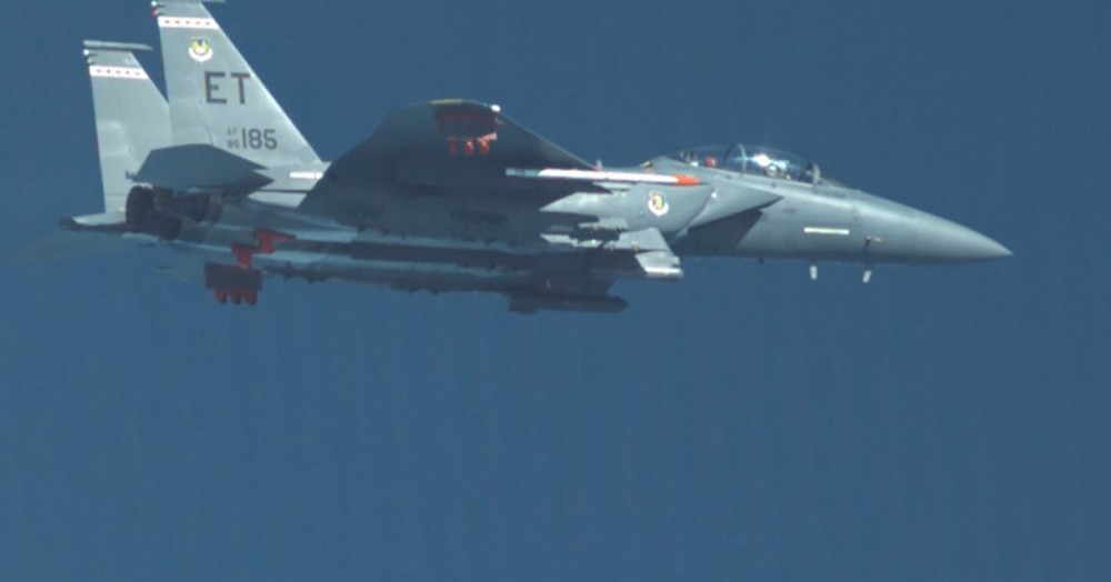 Mỹ tuyên bố dội bom nặng gần 2,3 tấn vào kho tên lửa của Iran