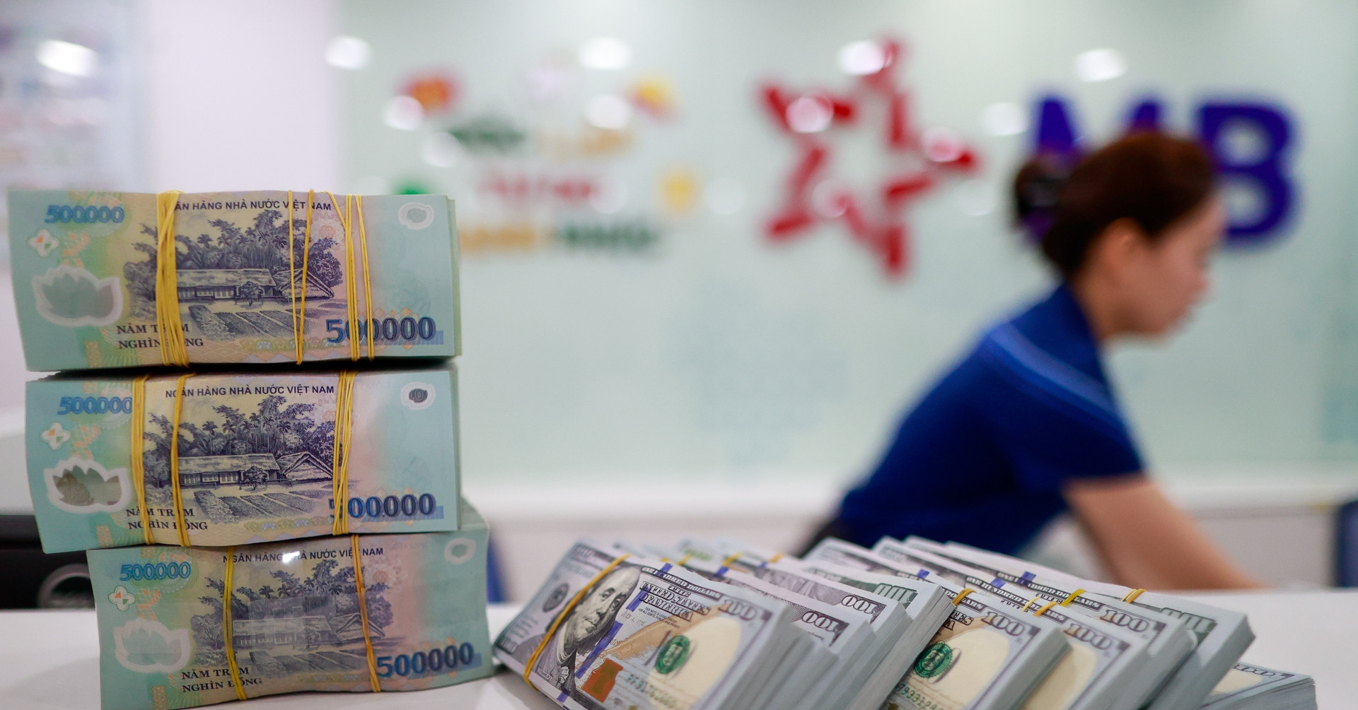 Lãi suất ngân hàng hôm nay 18/3/2026: Bật tăng ...