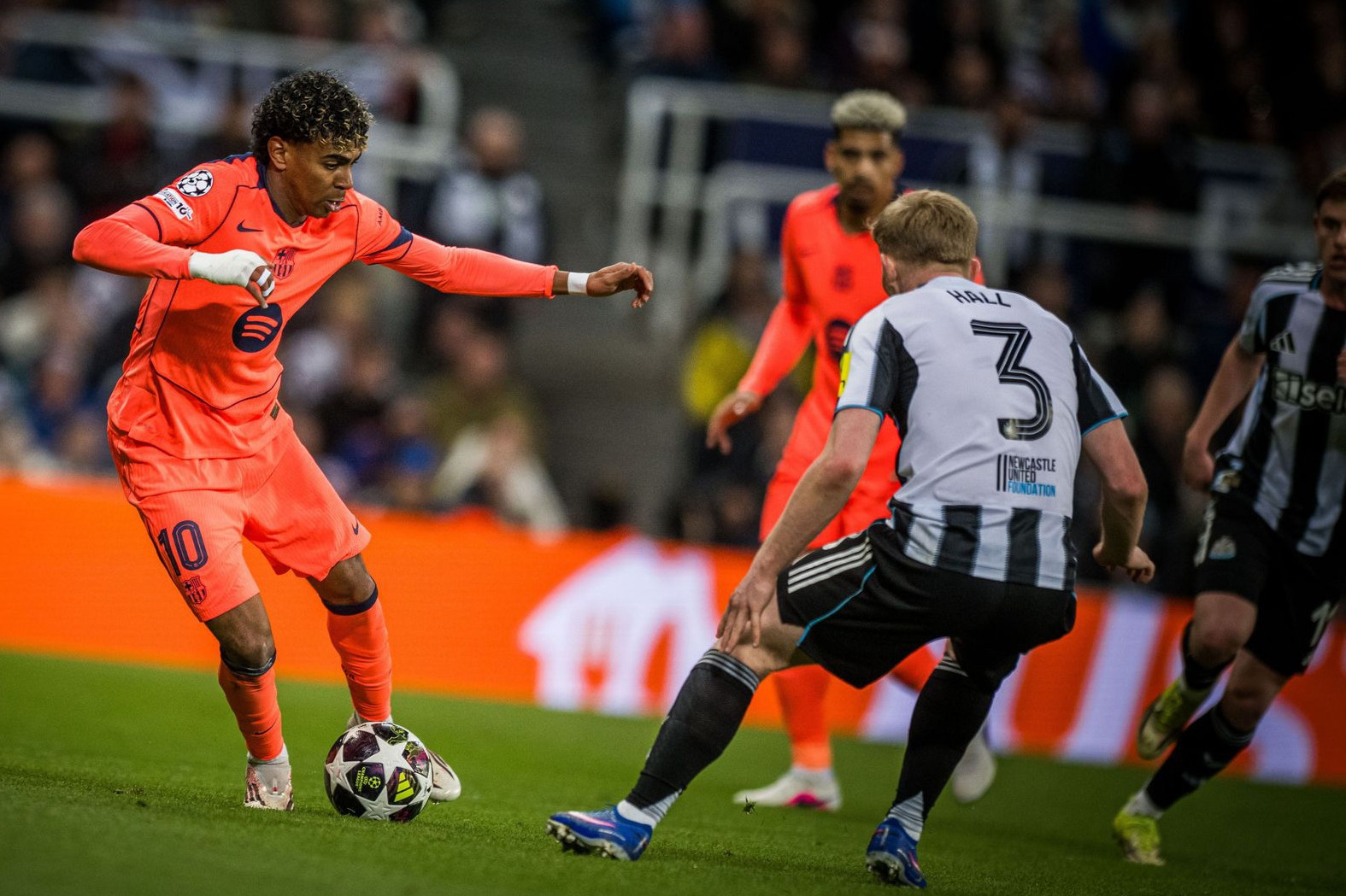  Nhận định bóng đá Barca vs Newcastle: Tấn công lấy vé tứ kết 