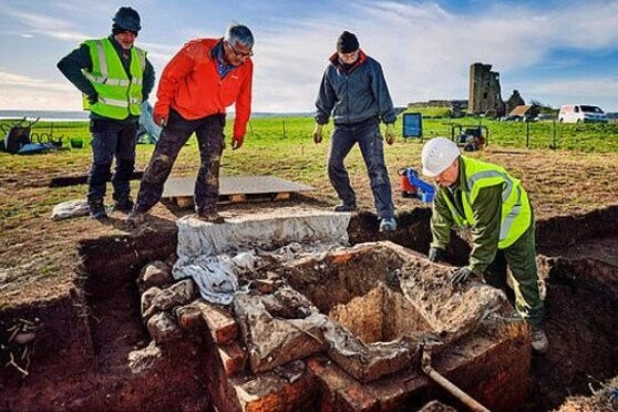  Phát hiện hầm trú ẩn hạt nhân bị lãng quên gần 60 năm dưới khuôn viên lâu đài cổ 