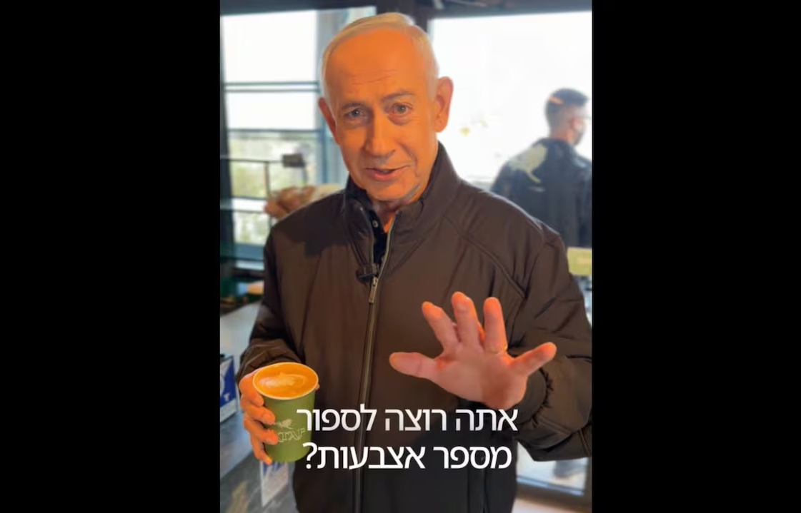  Phía sau video Thủ tướng Israel uống cà phê, ‘khoe’ 5 ngón tay 
