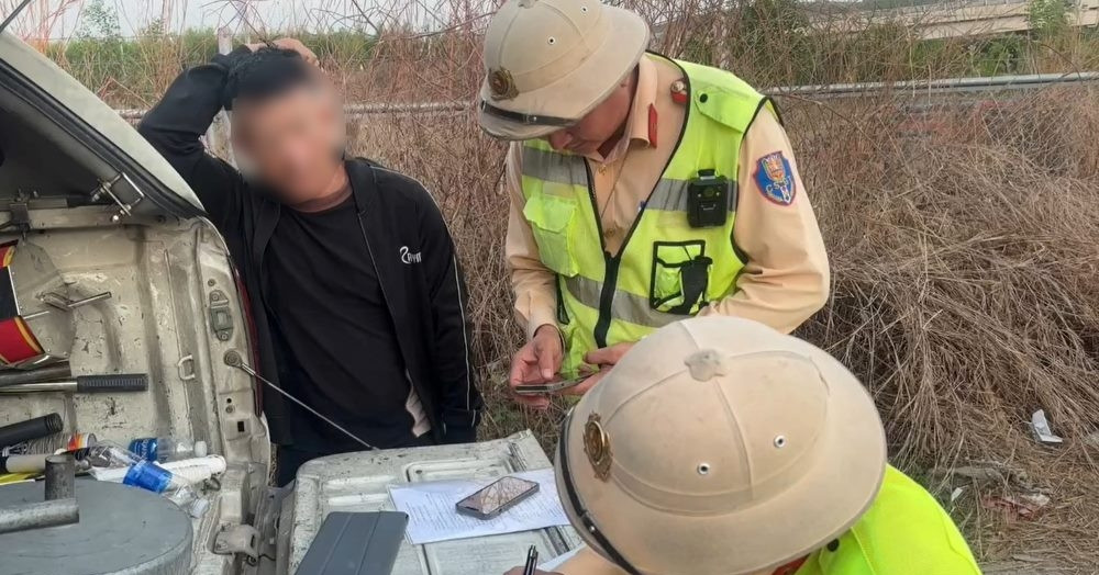 Tài xế xe ben bị phạt vì lỗi nhiều người hay mắc phải khi chạy trên cao tốc