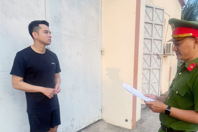  Thanh niên chém chết người rồi vào bệnh viện tâm thần làm thủ tục nhập viện 