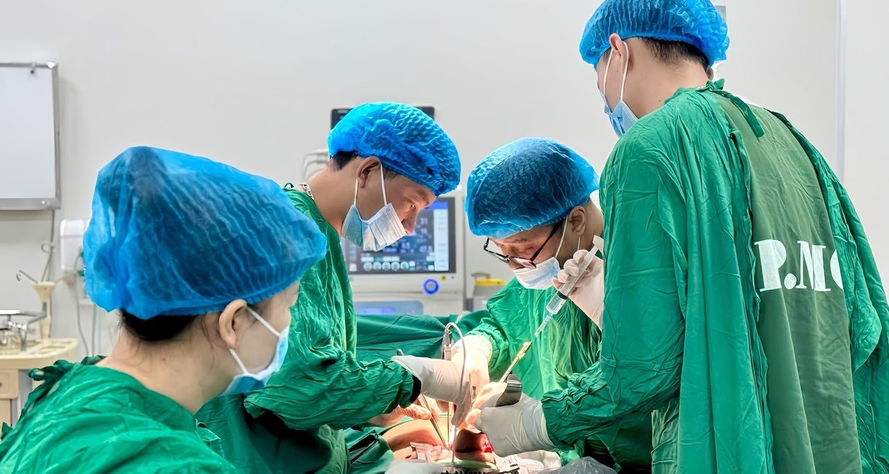 Trì hoãn điều trị 10 ngày, bệnh nhân ung thư vỡ đại tràng, nguy kịch