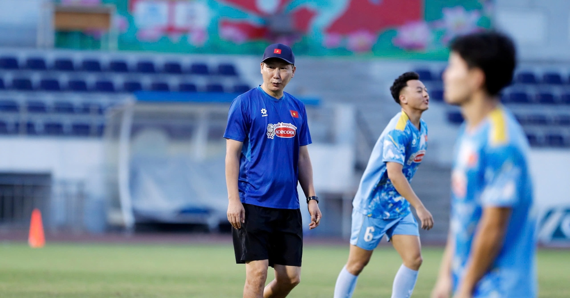 Tuyển Việt Nam: Thấy gì khi HLV Kim Sang Sik ‘tất tay’