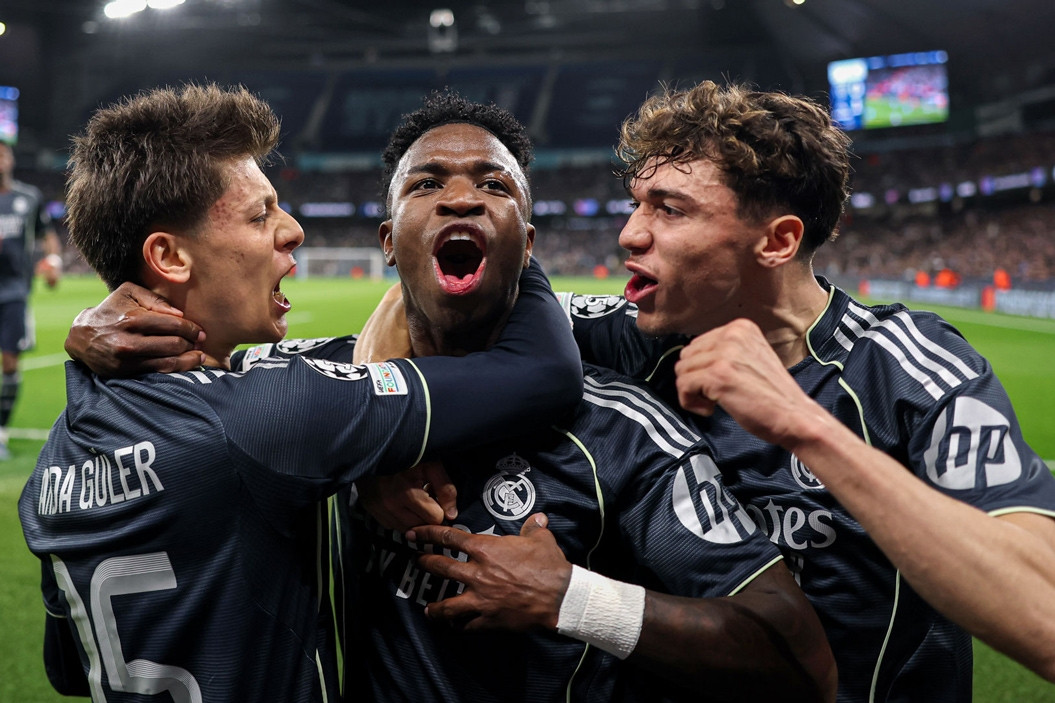 Vinicius lập cú đúp, Real Madrid nhấn chìm Man City