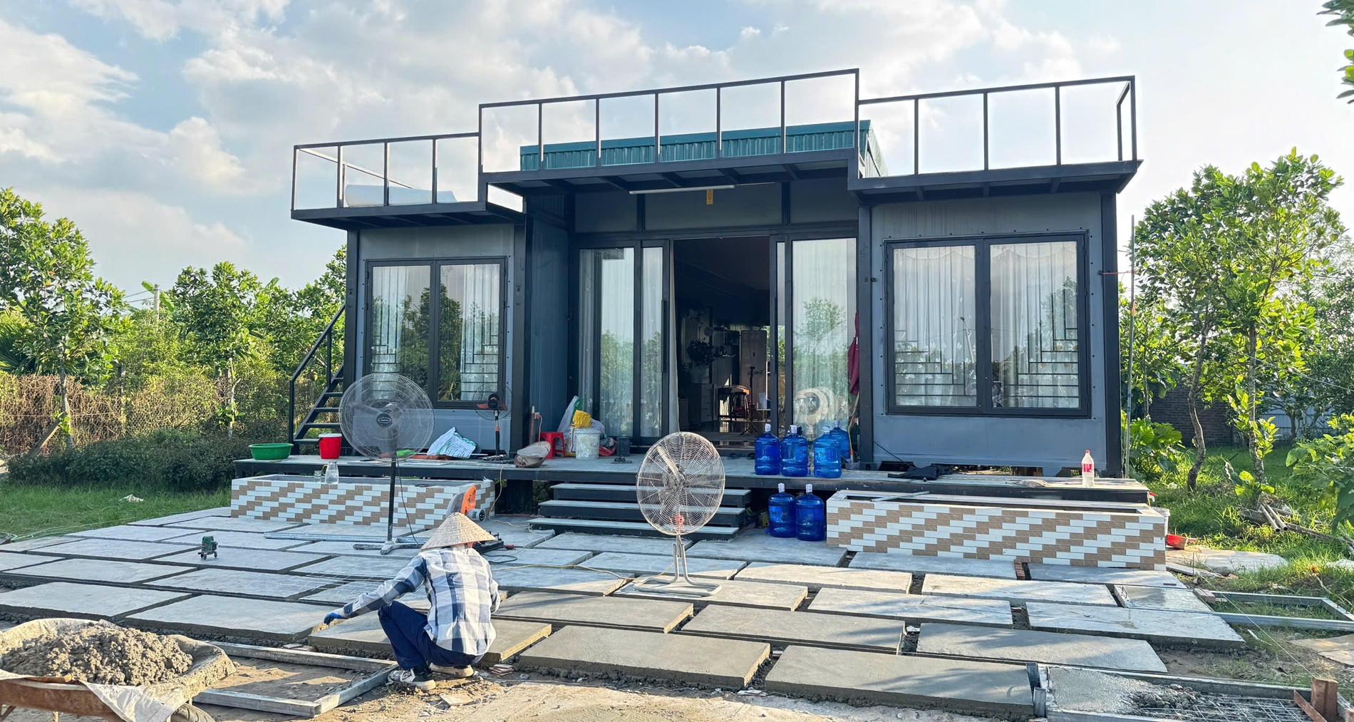 Vợ chồng Hà Nội chi 300 triệu làm nhà container 110m², 4 phòng ngủ tiện nghi