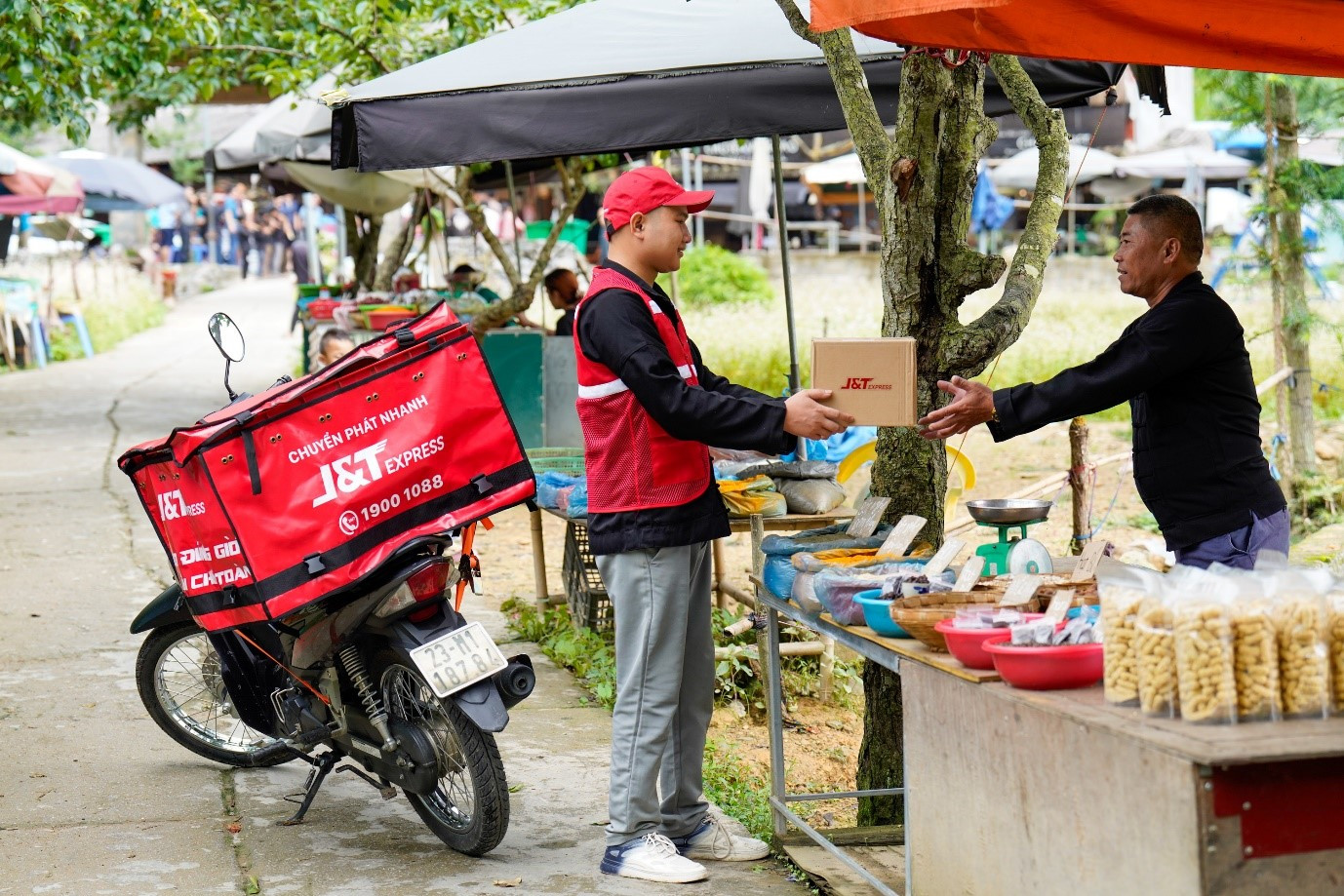 Gửi hàng cá nhân J&T Express: Chạm điện thoại, shipper đến tận nhà lấy hàng