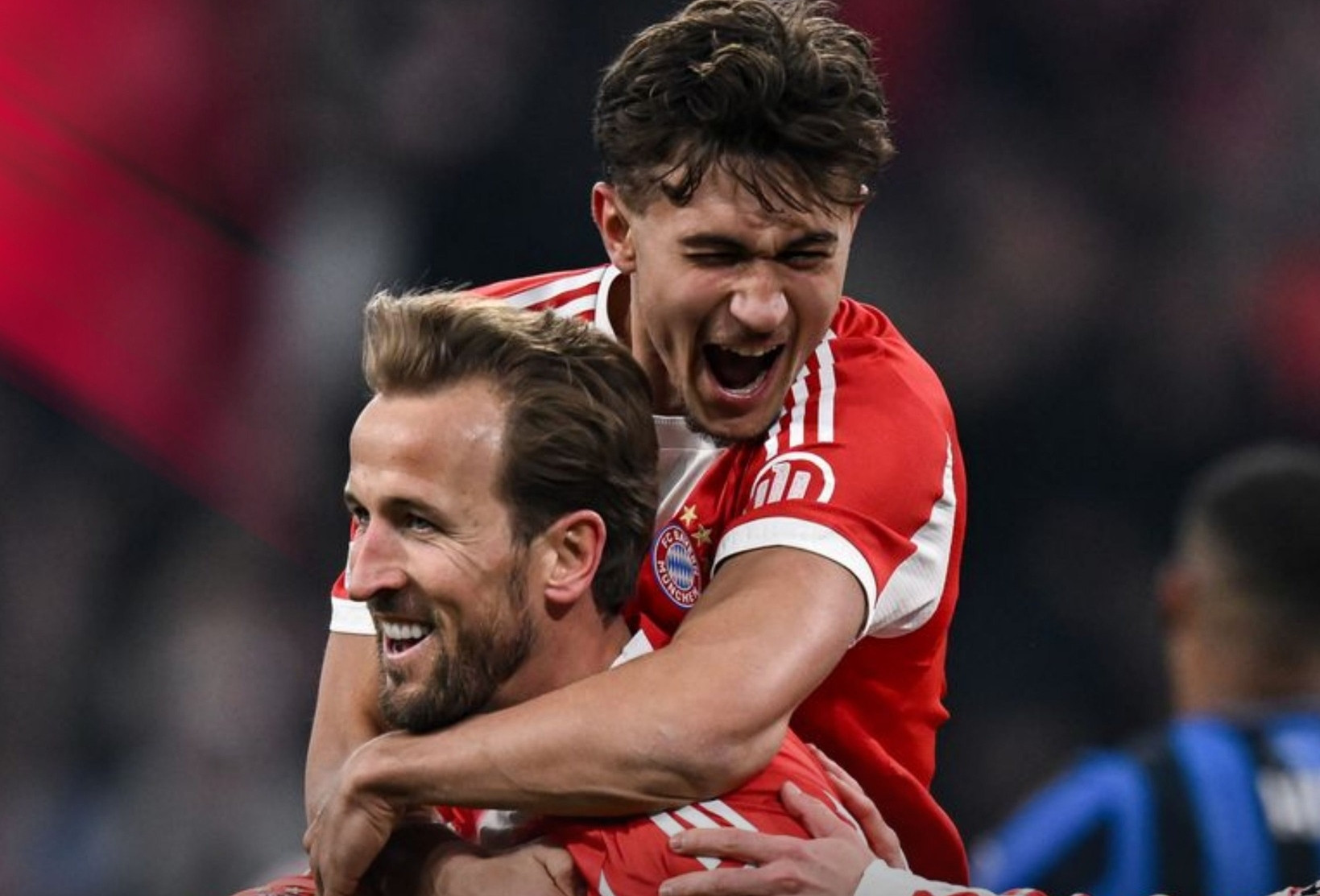  Bayern Munich thắng 10-2, gặp 'ông vua Champions League' ở tứ kết 