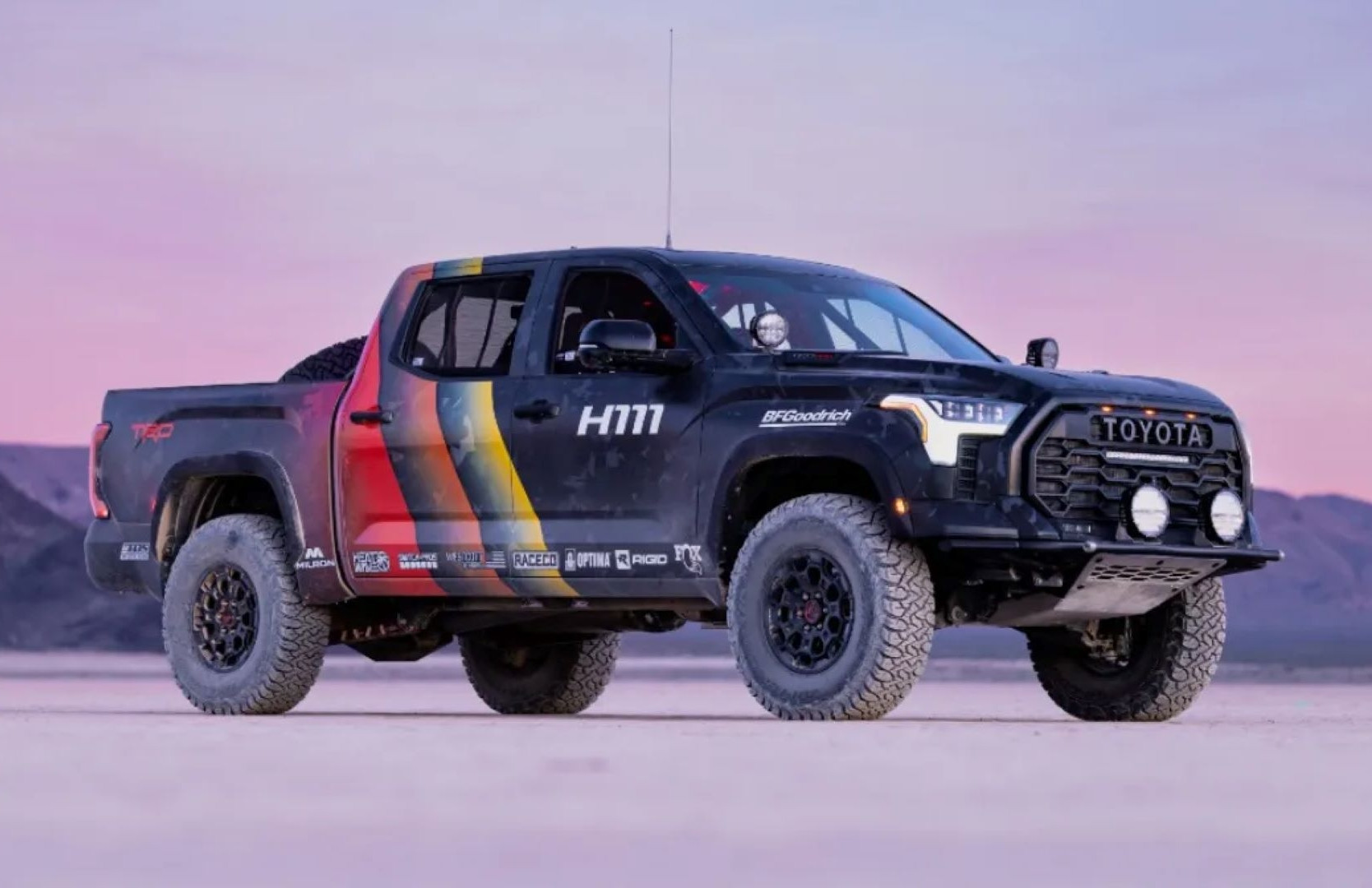 Cạnh tranh Ford F-150 Raptor, Toyota sắp tung ra mẫu xe bán tải hiệu suất cao