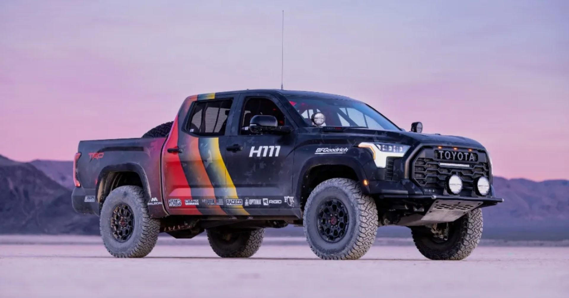 Cạnh tranh Ford F-150 Raptor, Toyota sắp tung ra mẫu xe bán tải hiệu suất cao