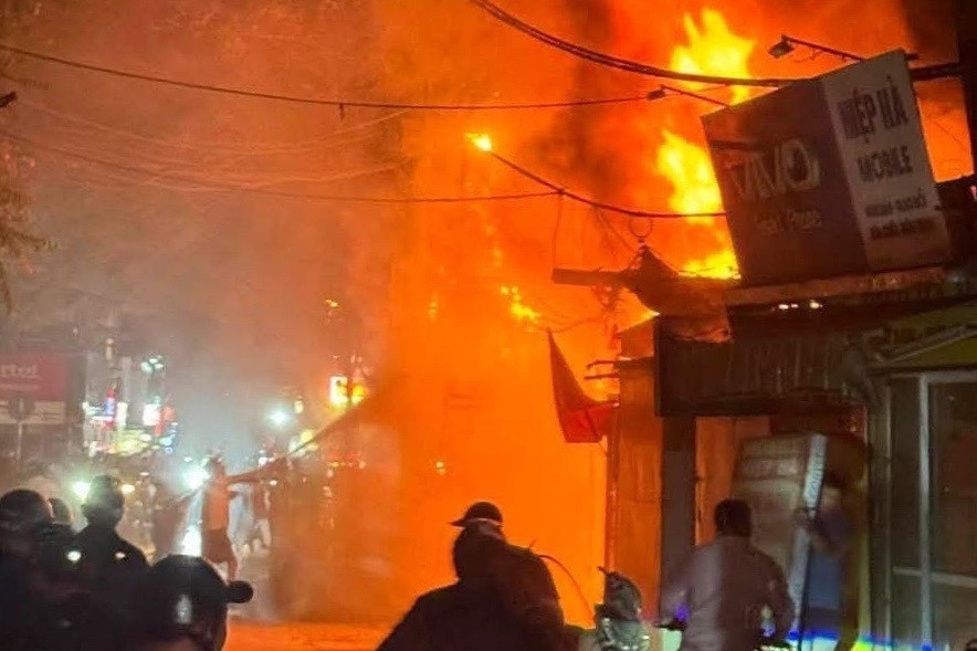  Cháy lớn tại quán 'hát cho nhau nghe' ở Hà Nội 