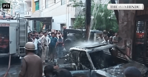 Cháy ô tô điện khi sạc qua đêm, 8 người trong một gia đình tử vong