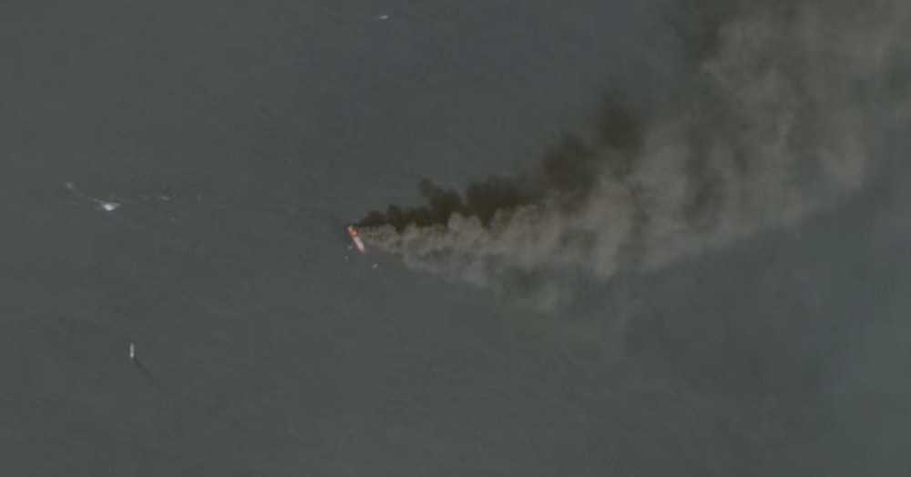 Cháy tàu hàng ở eo biển Hormuz, Qatar trục xuất loạt quan chức ngoại giao Iran