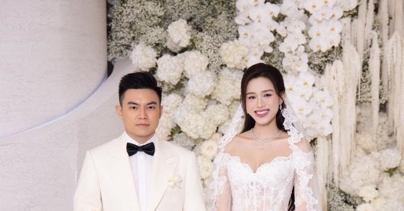 Chồng hoa hậu Đỗ Thị Hà trúng cử đại biểu HĐND, Nhã Phương khoe cơ bụng sau sinh