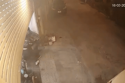 Công an vào cuộc vụ nhóm người xông vào nhà, kéo người đàn ông ra đường hành hung