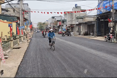 Đường bụi mù như giữa sa mạc ở Hà Nội được thay áo mới trong đêm