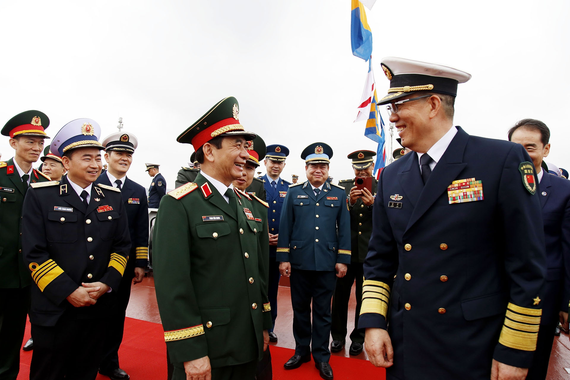 Hai biên đội tàu của Việt Nam và Trung Quốc huấn luyện liên hợp trên Vịnh Bắc Bộ