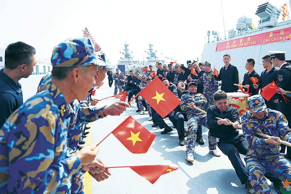 Hình ảnh giao lưu giữa Hải quân Việt Nam - Trung Quốc ở Quảng Tây