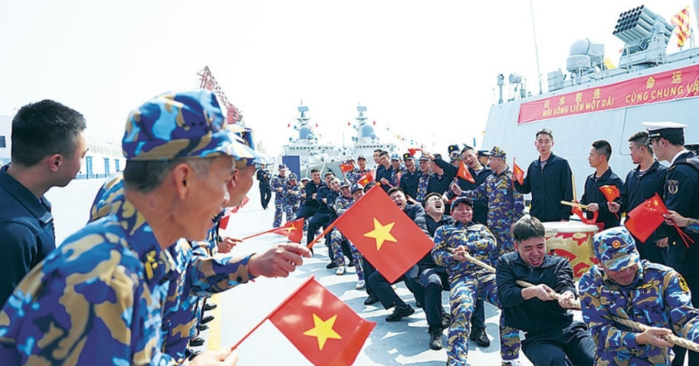 Hình ảnh giao lưu giữa Hải quân Việt Nam - Trung Quốc ở Quảng Tây